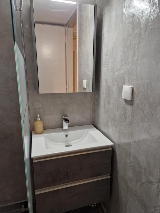 Above Apartments Near The Airport أرتيميدا المظهر الخارجي الصورة