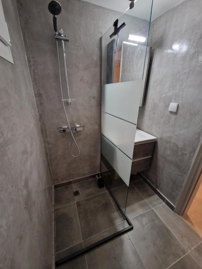 Above Apartments Near The Airport أرتيميدا المظهر الخارجي الصورة