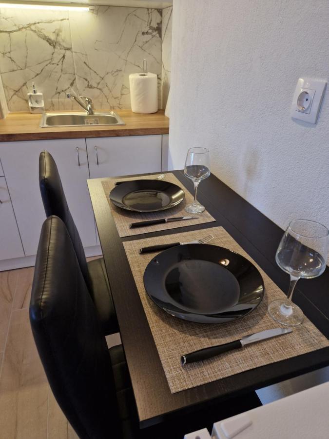Above Apartments Near The Airport أرتيميدا المظهر الخارجي الصورة
